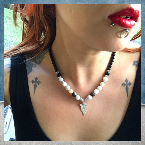 Genuine amazonite & onyx choker arrow necklace - Picture 9 of 10
